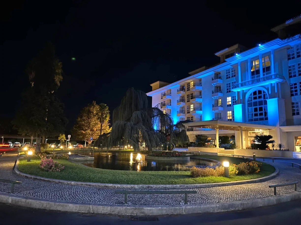 Hotel dos Templários at night
