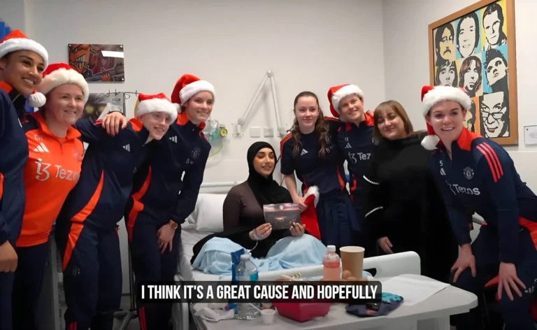 Manchester United Women visit patient