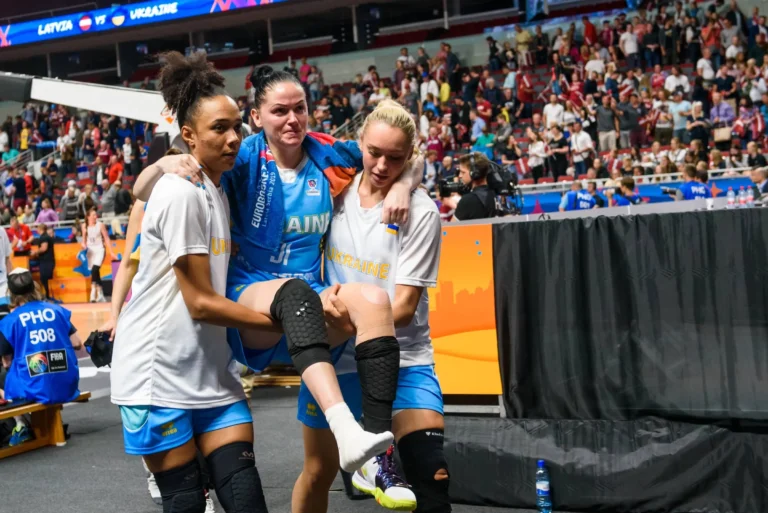 Sports Woman Injured and Carried Away