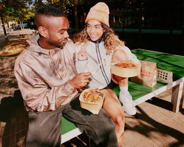 Couple eating Tortilla Feel Good Bowls
