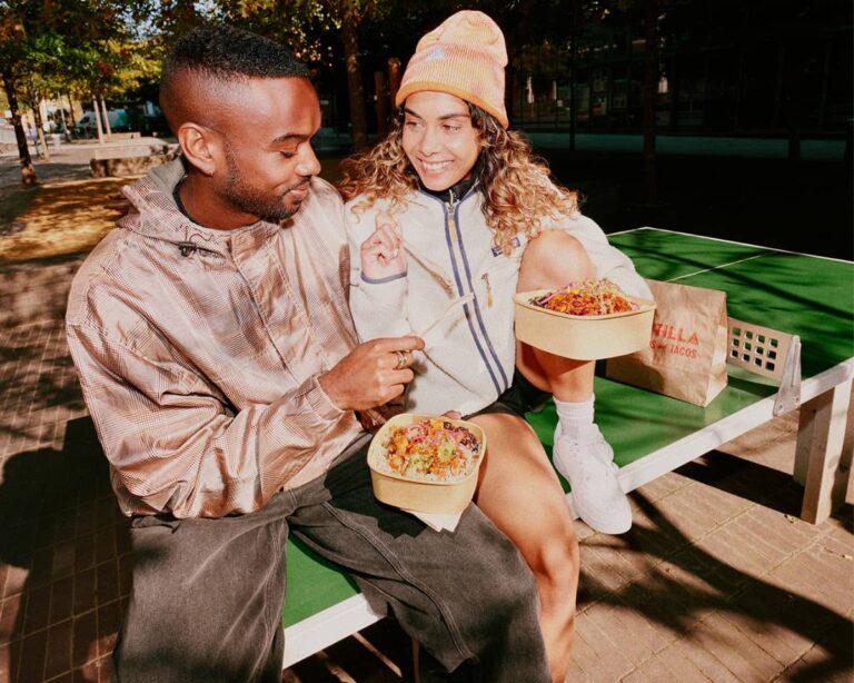 Couple eating Tortilla Feel Good Bowls
