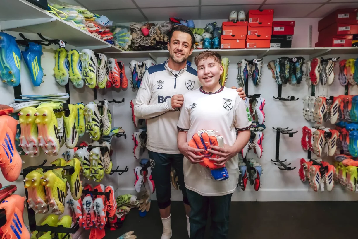 Fabianski and superfan Freddie