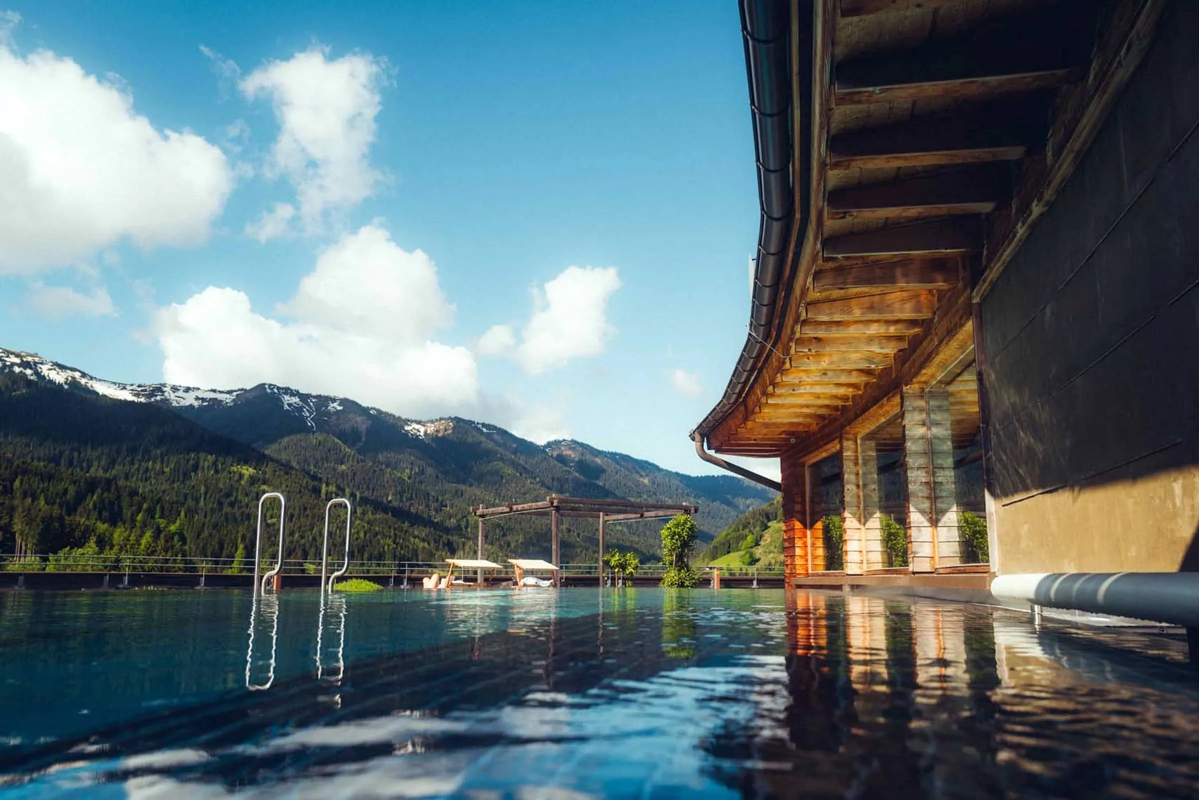 Holzhotel Forsthofalm Rooftop Pool