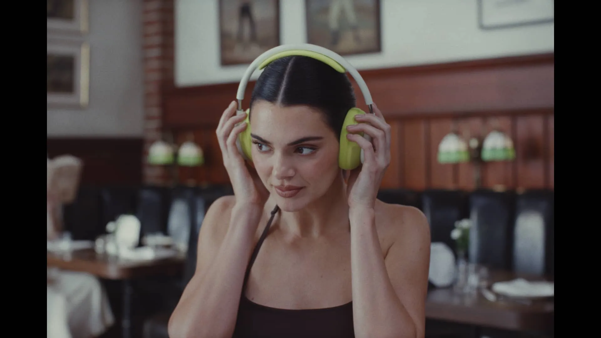 Kendall Jenner Beats 360